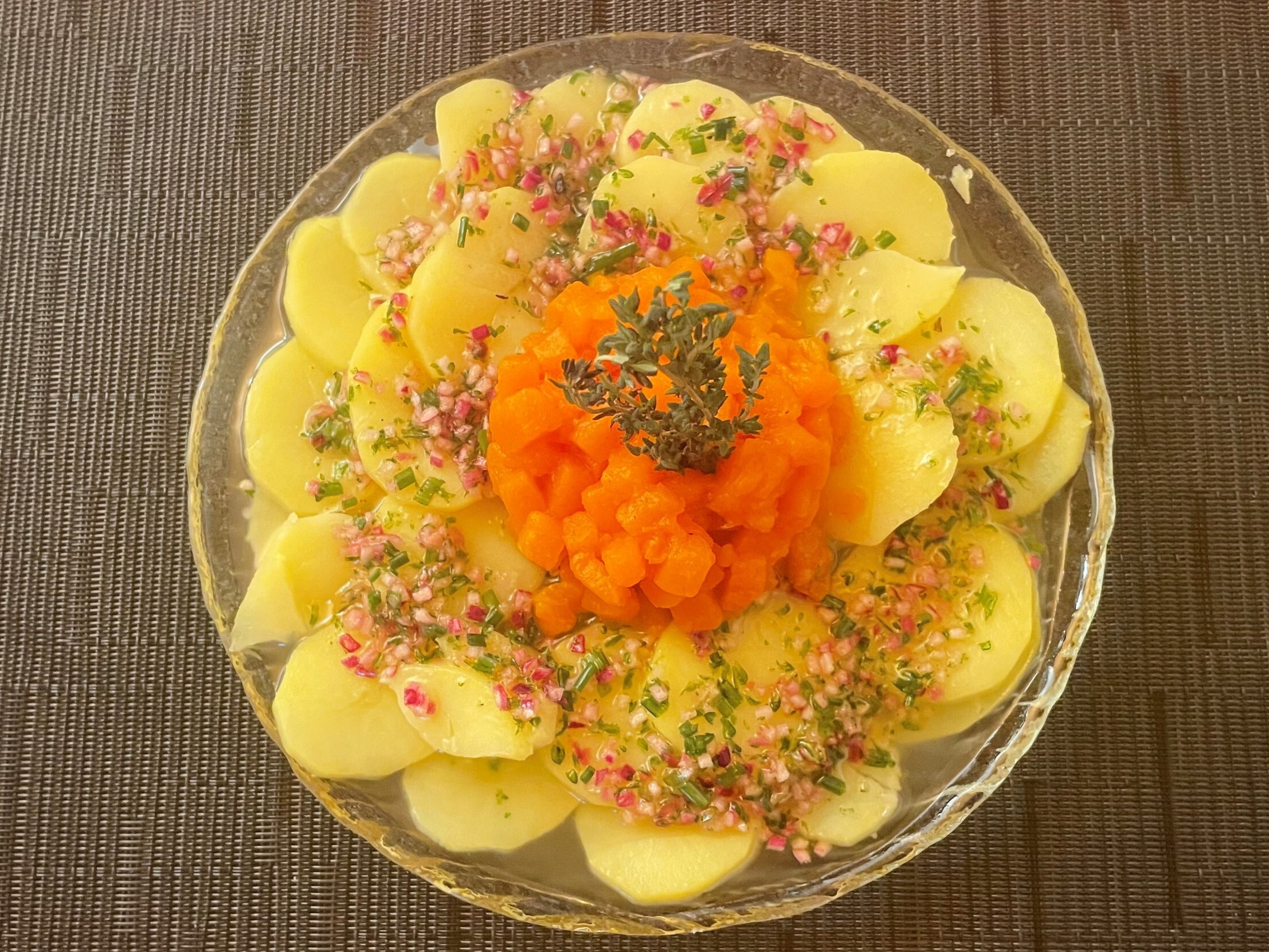 Kartoffelcarpaccio mit Kuerbiswuerfeli