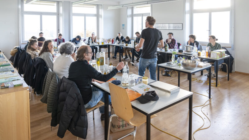 Unterricht Schulzimmer Arzneimittelherstellung Muensingen wibe 18 11 2022 1
